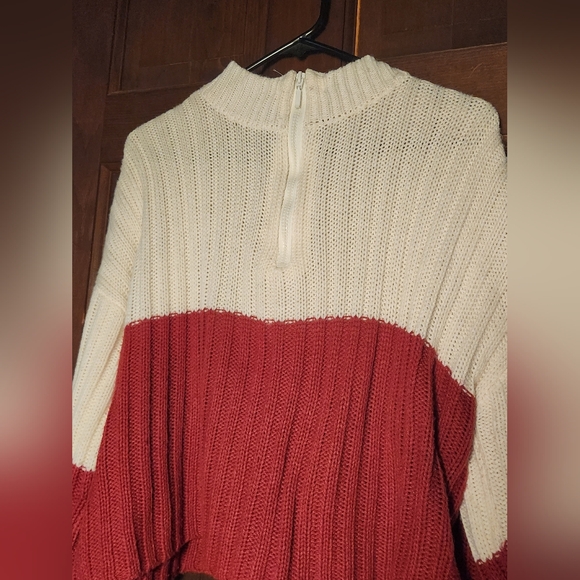 Women's Plus Size - Two Toned Zip Sweater - Picture 4 of 6